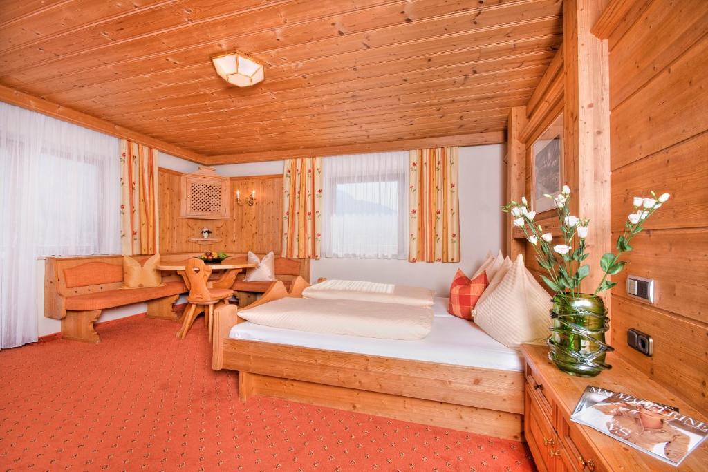 Landhaus Rohregger Neukirchen am Grossvenediger Luaran gambar